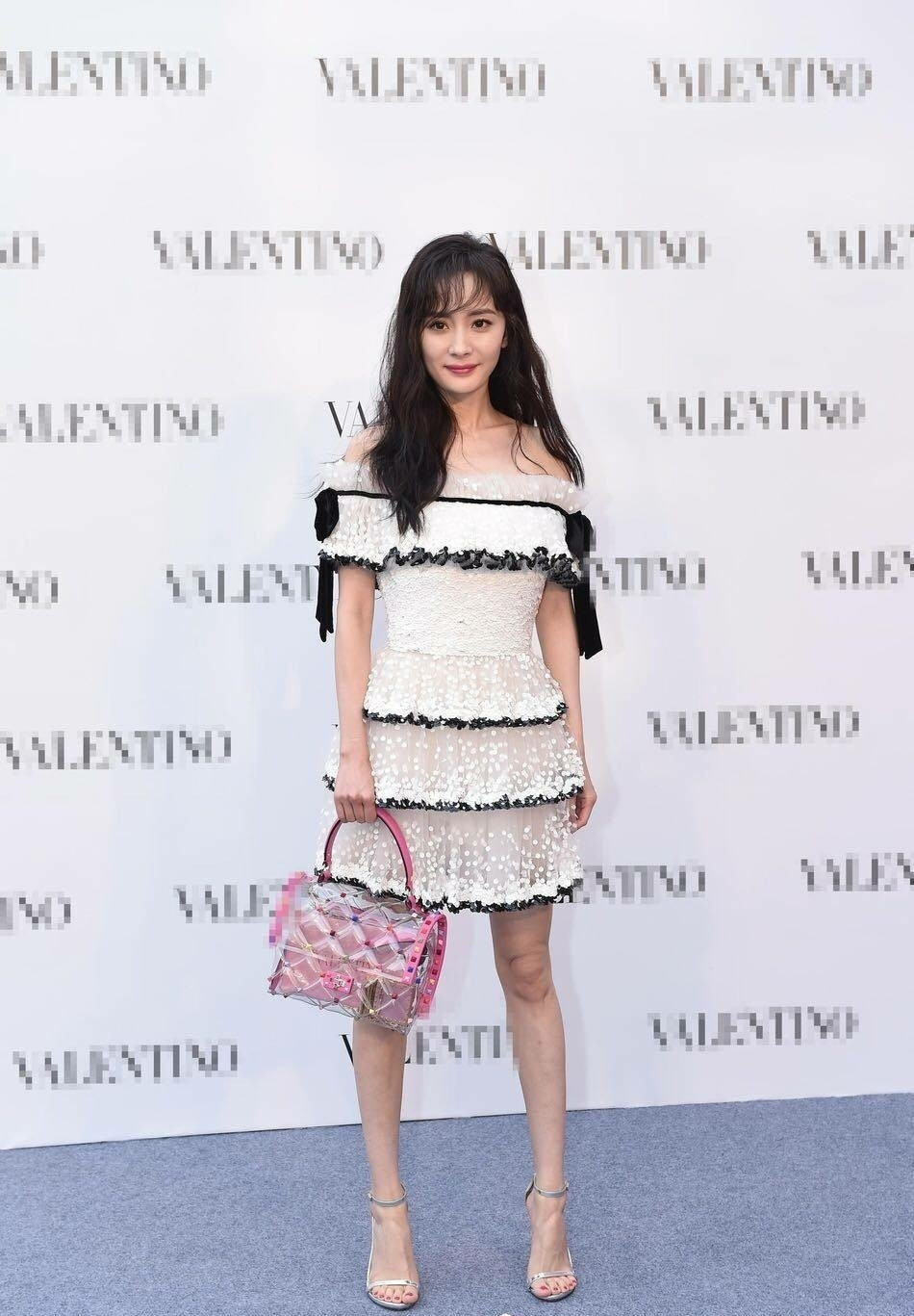杨幂欧豪生万物暑假开播杨幂华伦天奴活动造型幂幂超美​​​