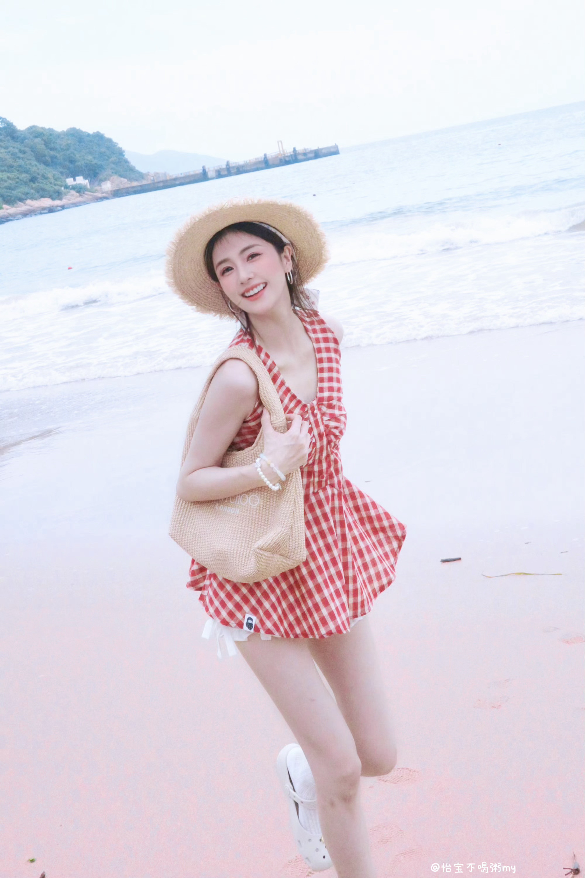 草莓小蛋糕🍰·白鹿·白鹿海边度假·一眼看出白鹿自己化的妆