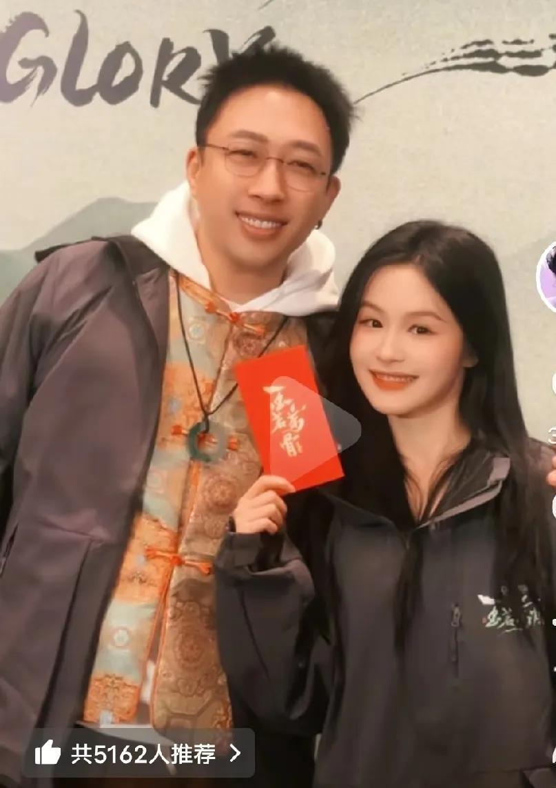 于正发誓让余茵火，她这样看有点像娇小版孙怡。她自己本身很努力，和柯淳演了乖乖女