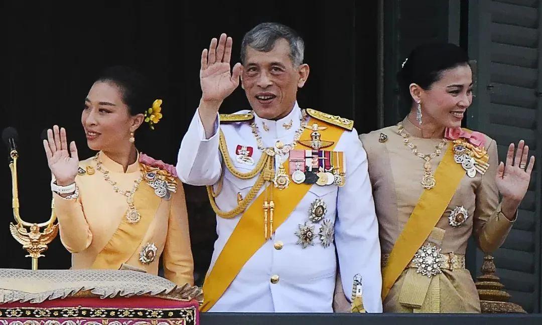 泰国国王到底是支持佩通坦还是反对佩通坦的？首先泰国国王对佩通坦的态度，说白了就