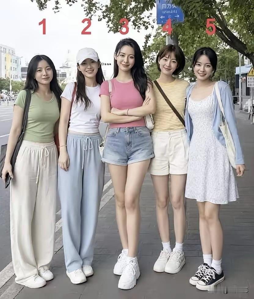 作者加速成长计划照片上的5个美女，长得都十分的苗条，而且穿衣打扮也十分得体，现在