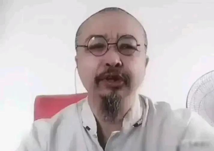 抹黑毛主席时代的言论在自媒体上畅通无阻，这正常吗？抹黑毛主席时代的言论在自媒