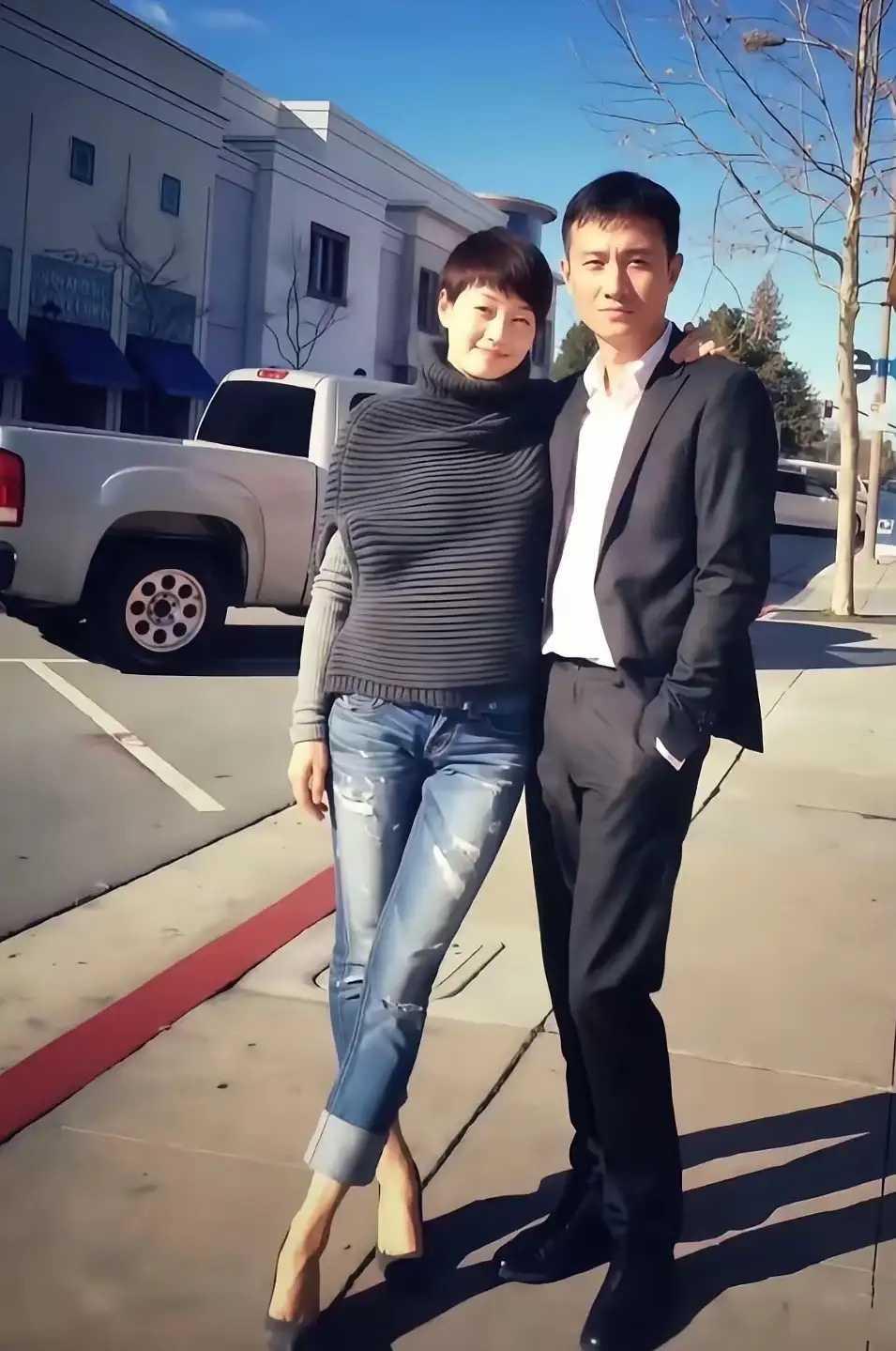 男的现在上海卖面条，你怎么看？