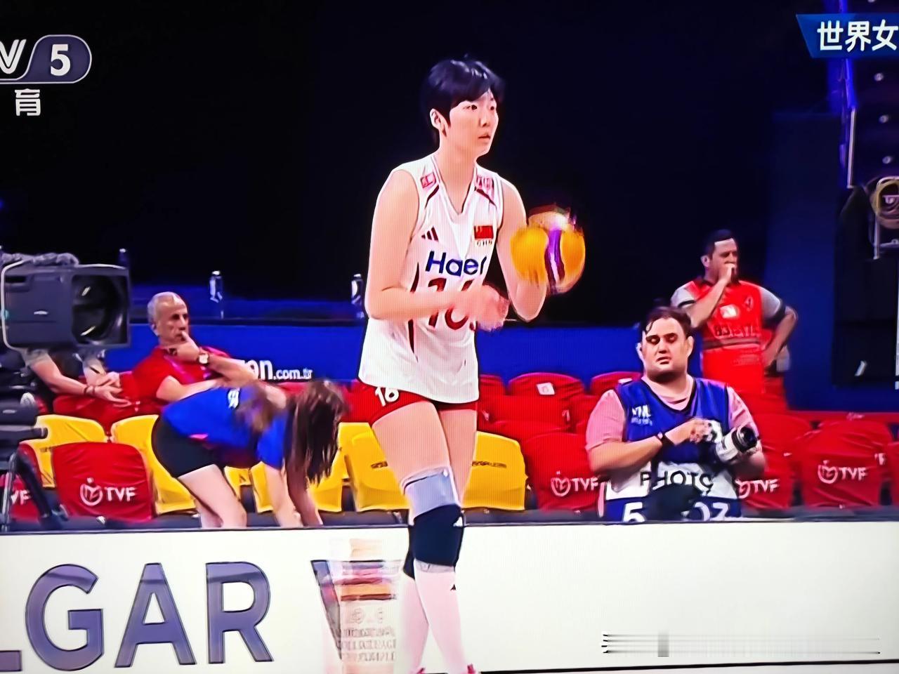 中国女排3比2逆转战胜德国女排的这场比赛中，王奥芊和郭中楠两位小副攻发挥得不尽人