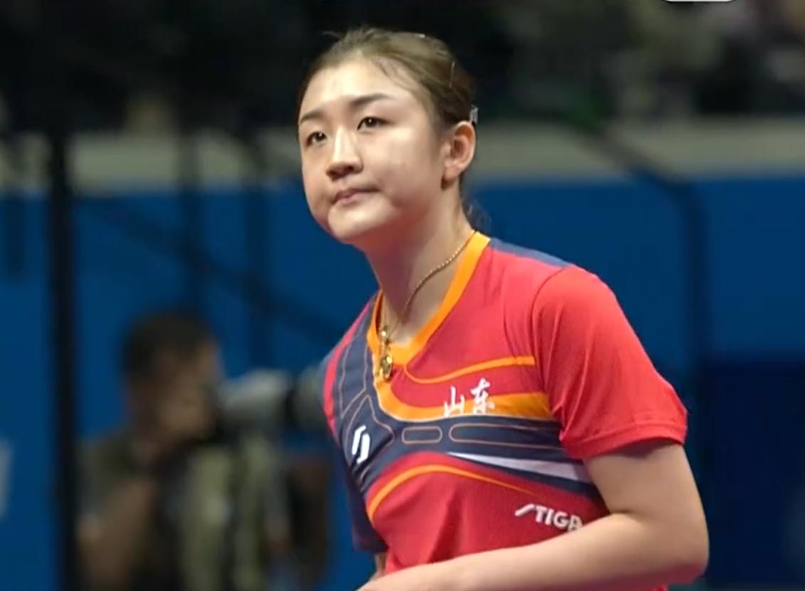 全运会快讯：陈梦赛点牛牛症犯了，何卓佳10:7拿到局点，陈梦连赢5球，12