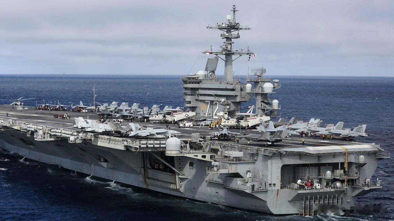 应该有第三方“一不小心”，向伊朗透露了美军航母战斗群的具体位置，因为根据报道，一