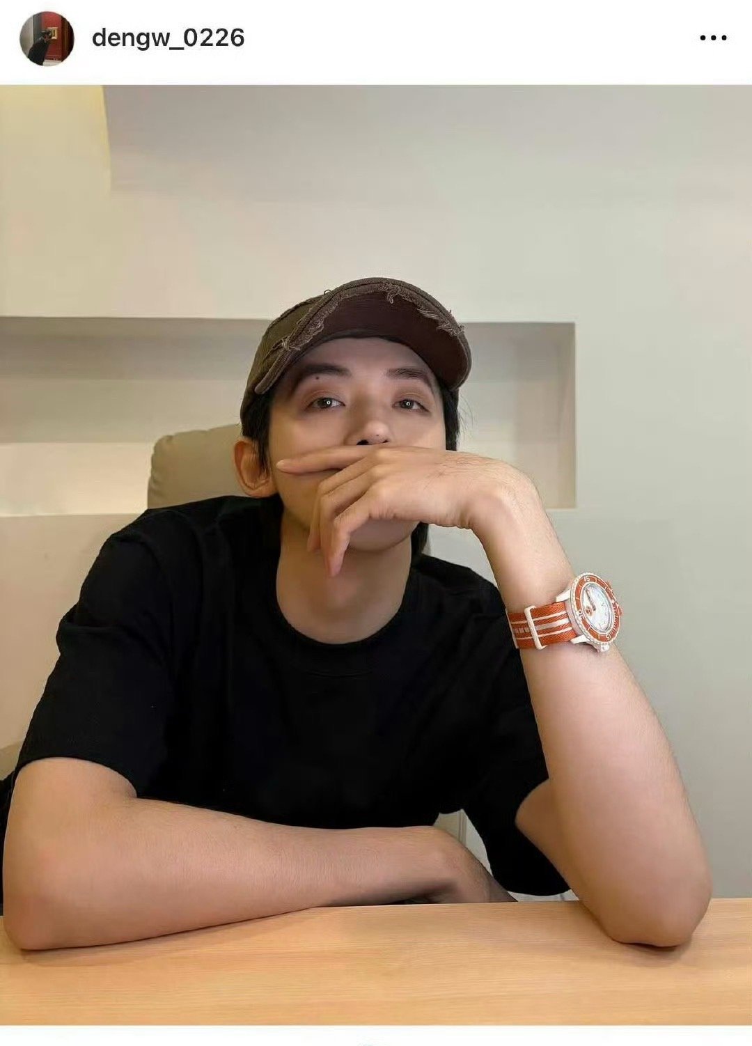 邓为ins更新干干净净的男生为为的气质真的很迷人😍​​​