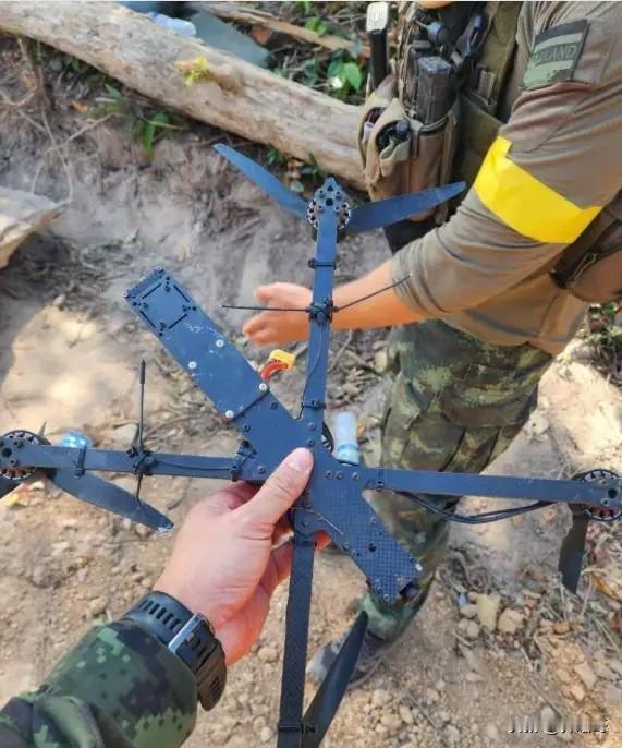 泰国军队地面部队5天内虽然嵌入一些柬埔寨国土，但是随着柬埔寨敢死队的反冲击，战局