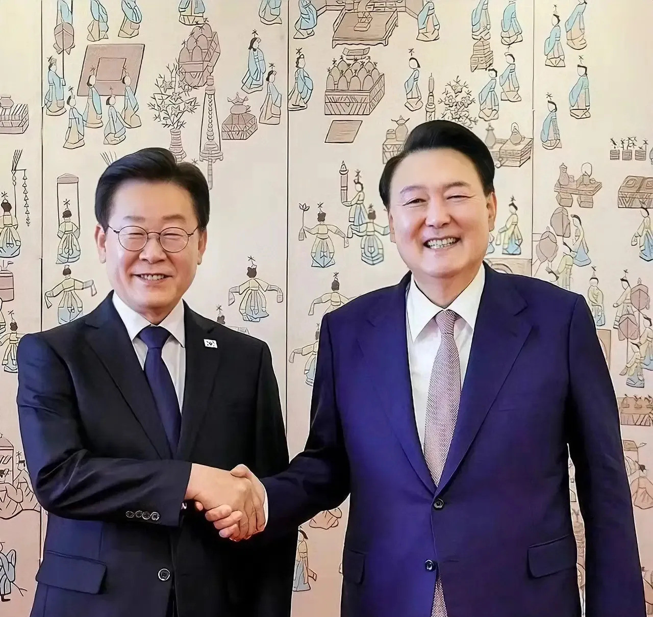 ###韩国新老总统：从“舔狗”到务实？---