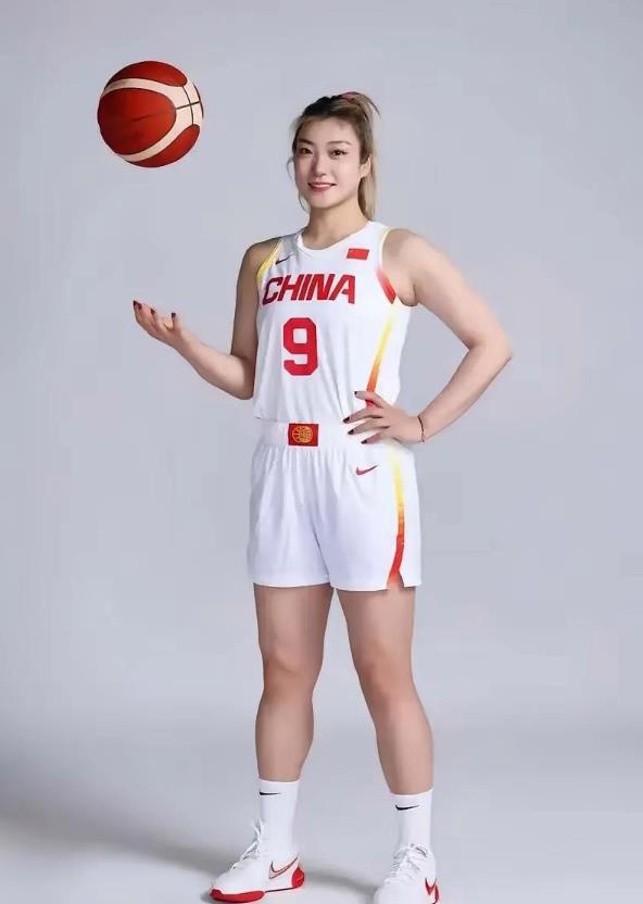 李梦如果不能再入国家队，那么翟若云就是替代者，大家觉得翟若云可以做好李梦曾经做的