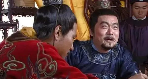 大学毕业找不到工作其实是一个历史演变，我们拿明朝时期的分封制度来说，明初期，朱