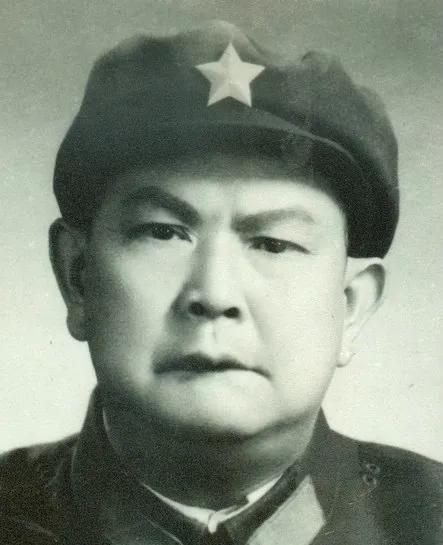 那会儿正是皖南事变刚过，江南山区里风声紧得很。刘奎带着俩伤员钻进皖南的深山老林，