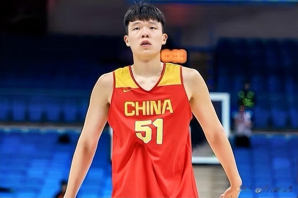 杨翰森不打亚洲杯，虽然是好事，但也看出了地位不稳定！篮协这么全力支持杨翰森，