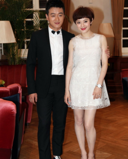 孙俪遇到了邓超佟大为比谁都开心同时也警告邓超：“孙俪以前吃过太多苦，你要是敢对