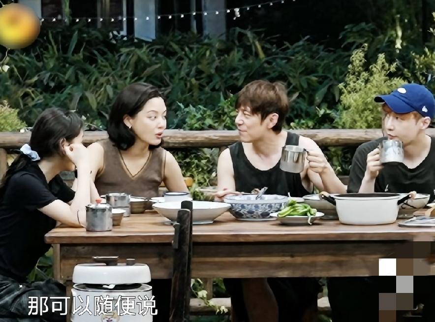 在《向往的生活》新一期里，辛芷蕾的直爽发言堪称名场面。当何炅笑着对她说“可以随便