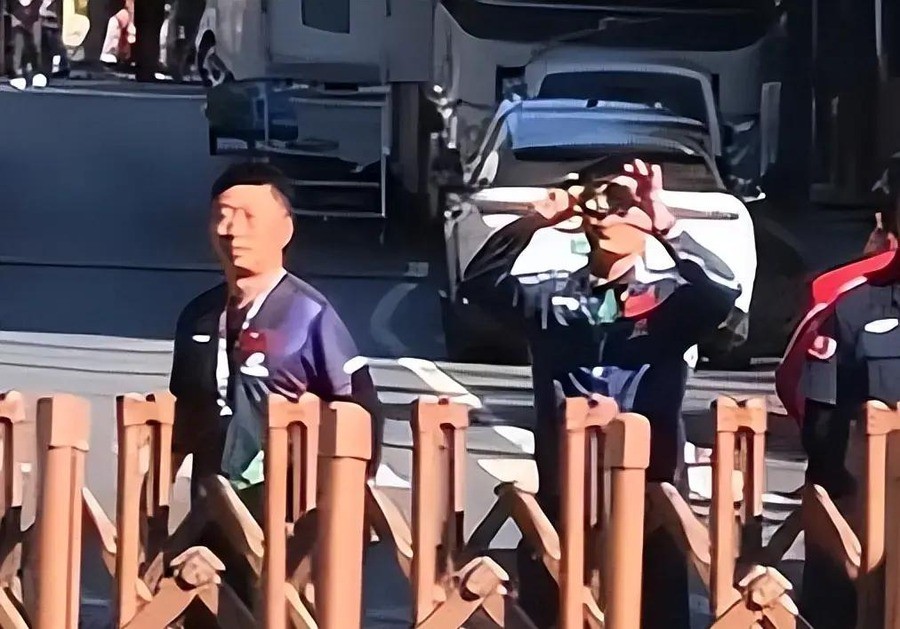 王皓老婆闫博雅把首钢园围堵现场照片发上网，配文“我不理解竞技体育怎么就变这样了”，第二天“签约MCN