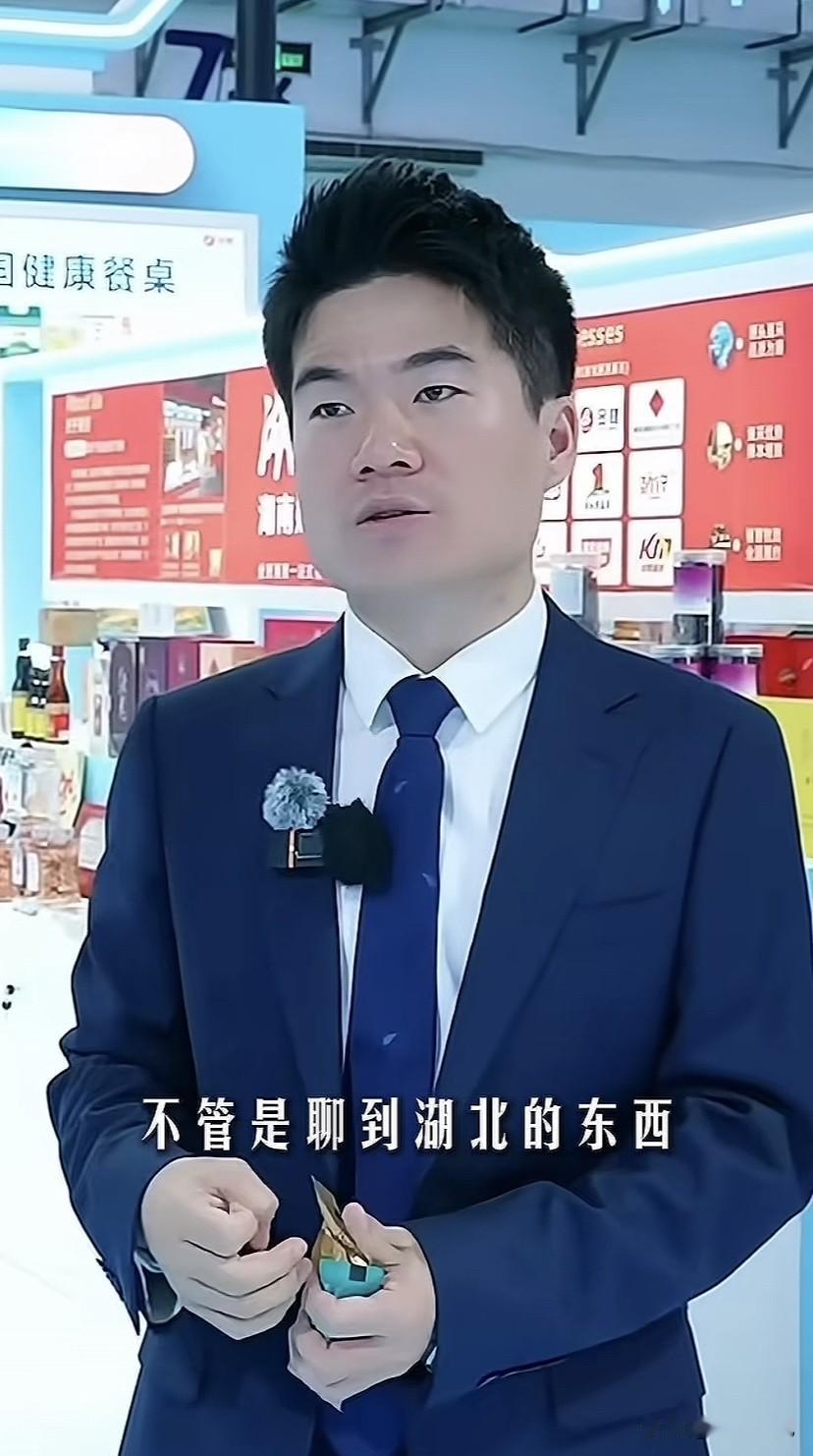 风浪越大鱼🐟越贵！我们喜欢的董宇辉在优思益风波过后，直接登上消博会C位！王者