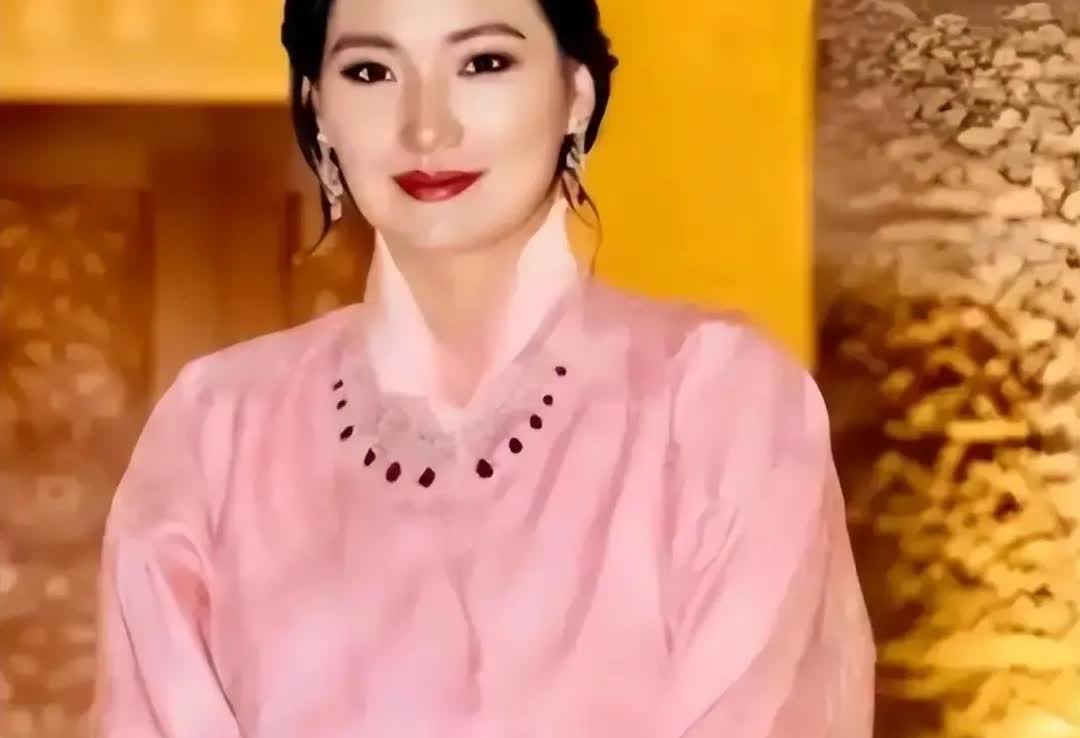 佩玛王后富养女儿，索南公主穿2000美金碎花裙，宠女儿多过俩王子