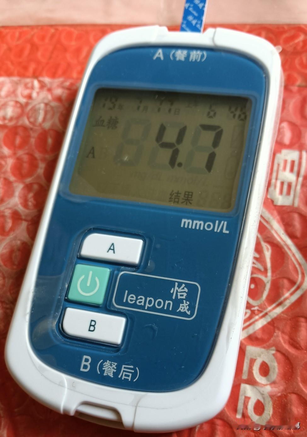 今天一大早实打实的空腹去量了血糖和血压，一切正常。但是为什么昨天量的血糖：6.1