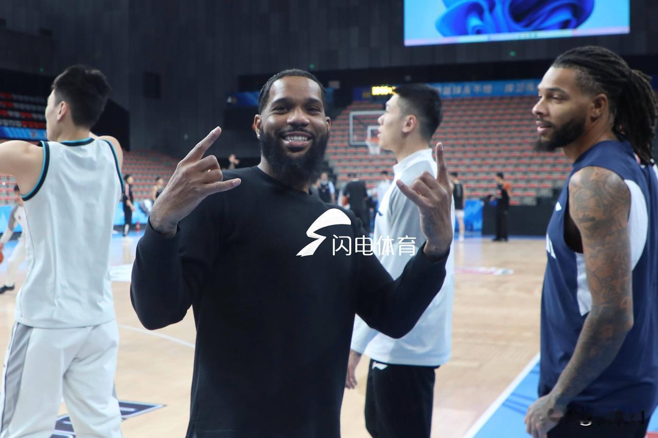 主场对阵南京，郭昊文缺席，这应该是本赛季至今，山东男篮最轻松的一场比赛了，带着1