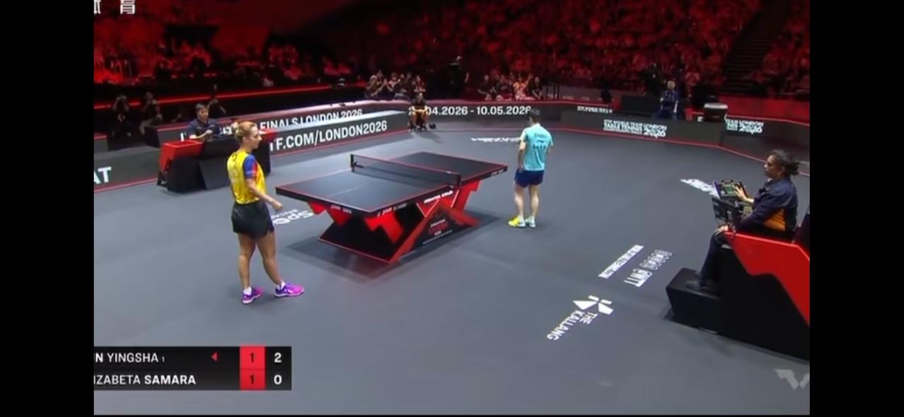 莎莎是一个热心肠，在裁判判对手违规的情况下，莎莎提醒对手进行鹰眼挑战，最后挑战成