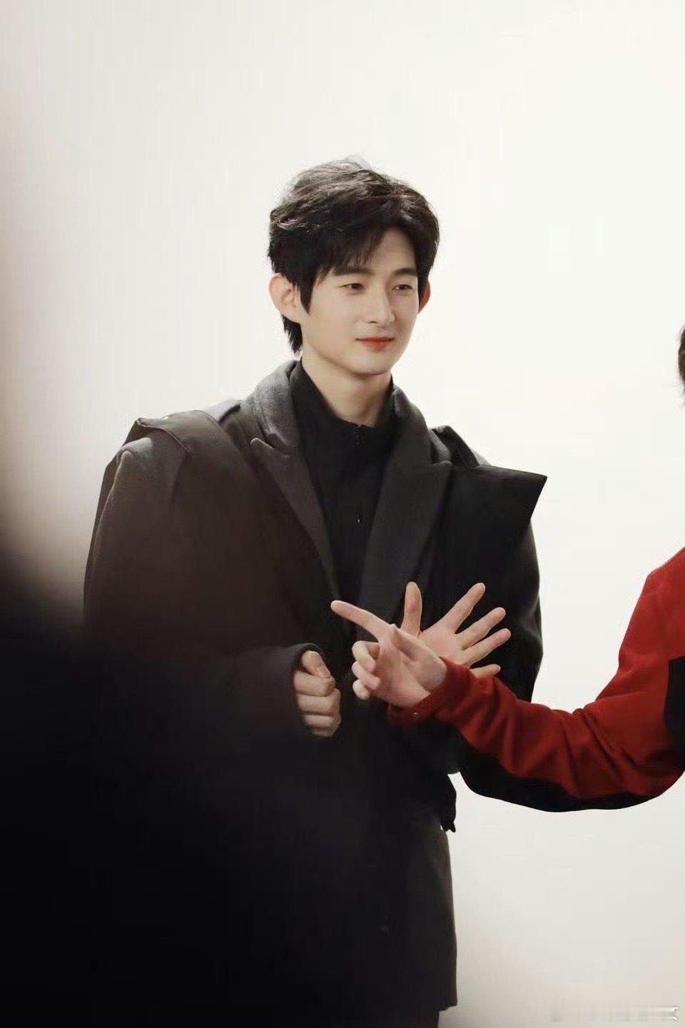 危晋宇的要爆了是麦爆了危晋宇这波误会笑不活了！喊着“要爆了”结果是麦爆了，美声大