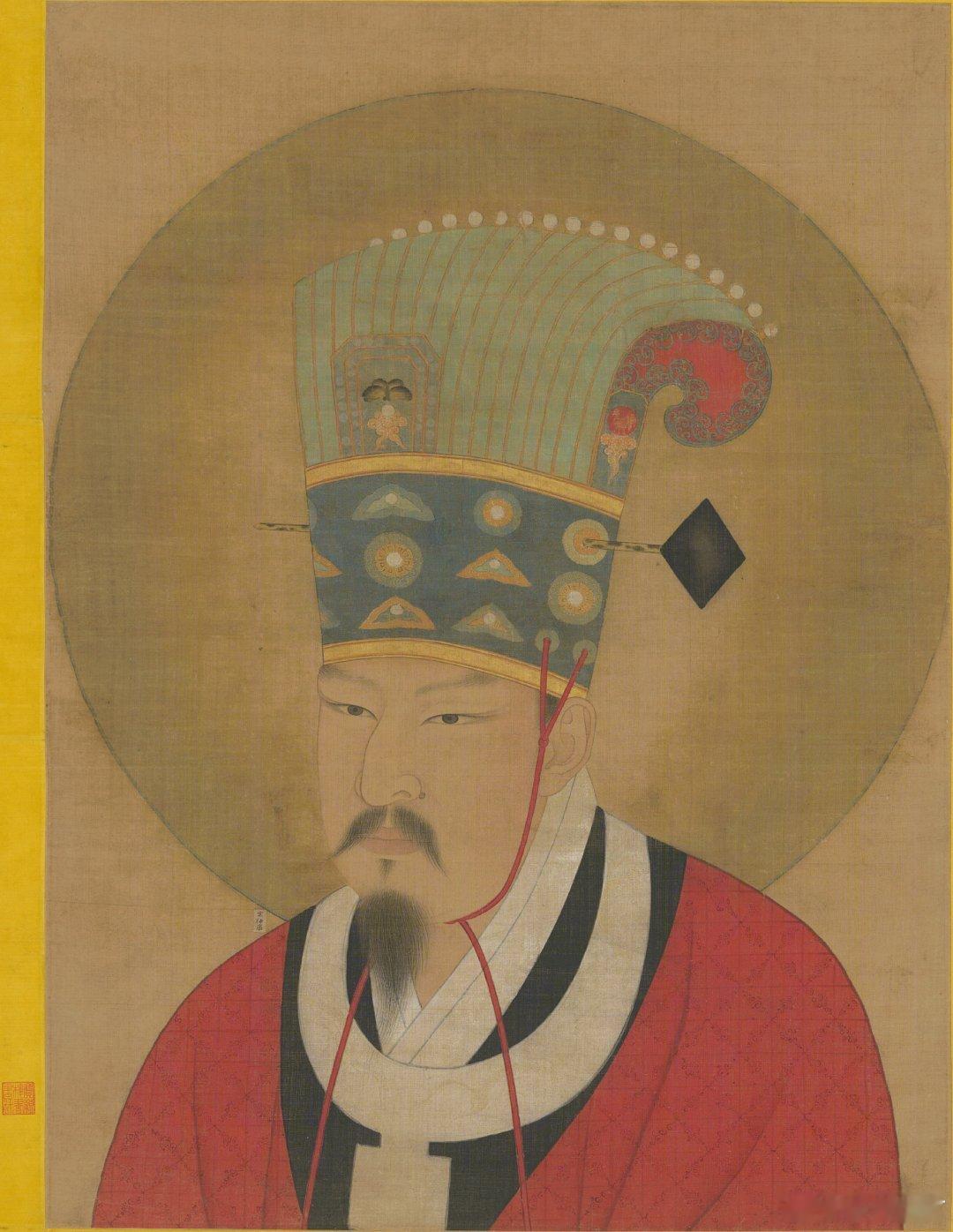 略怀疑宋代通天冠后面会不会有介帻立耳的结构，毕竟名义上宋代通天冠主体仍是黑介帻，然后黑介帻上满铺点翠