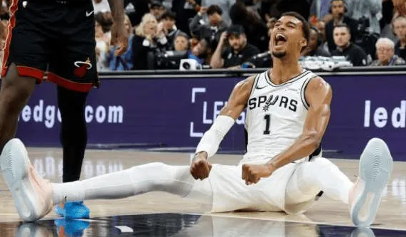 马刺现在就缺福克斯的硬解抗产量说福克斯破坏化学反应的太逗了有人说马刺这5连胜