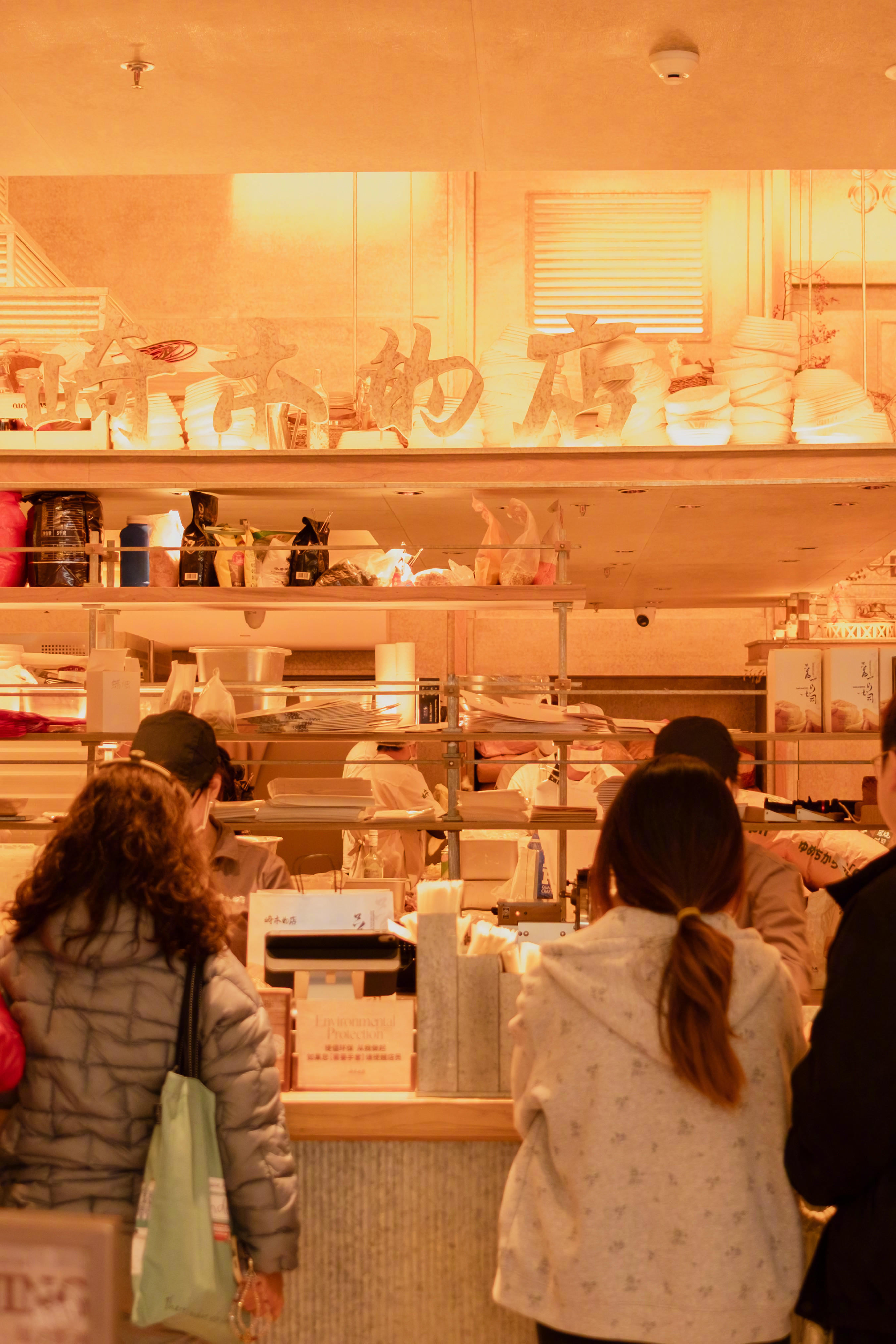 再冷的冬天看到面包店就会觉得暖