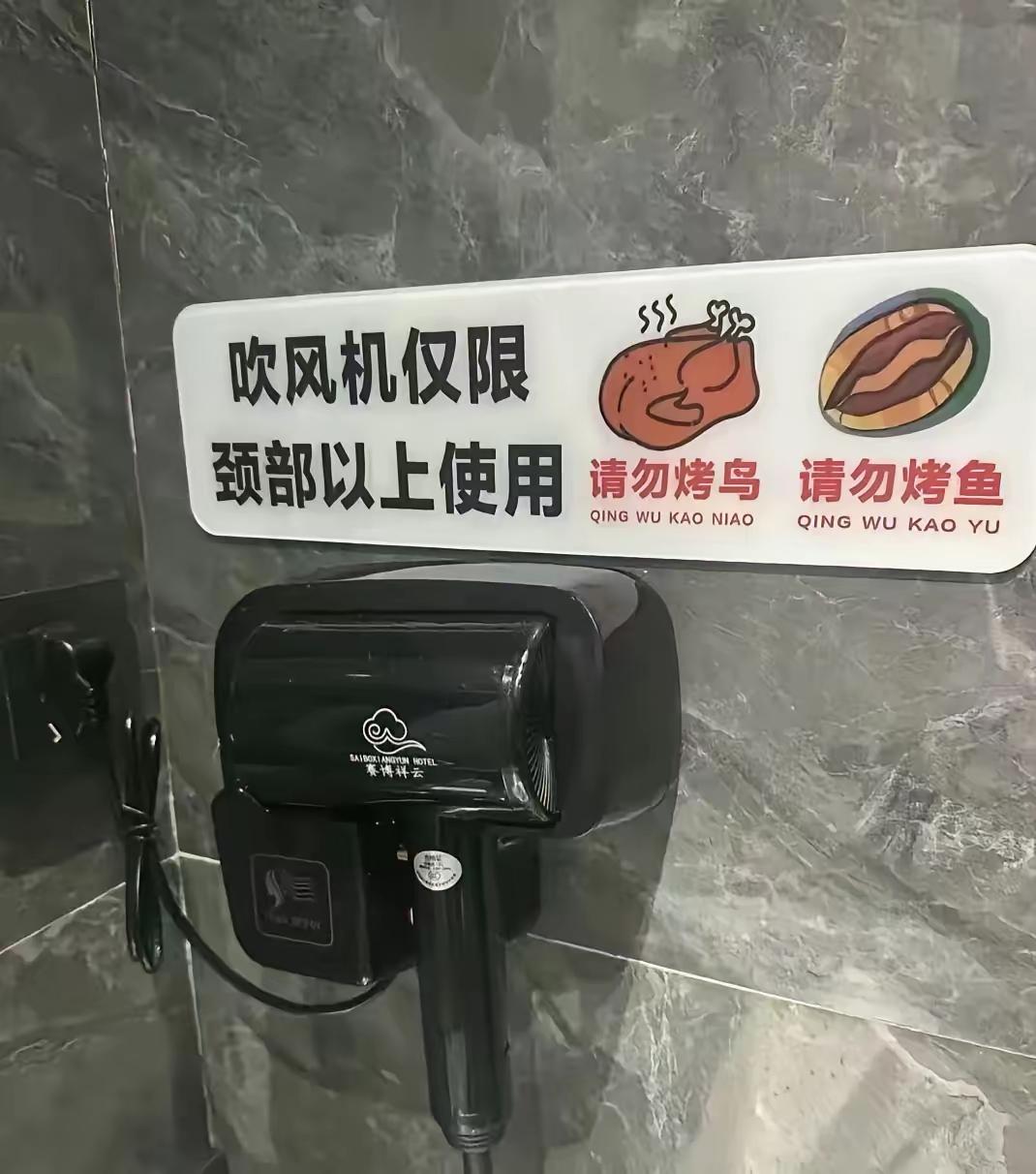 因为孩子要参加今天的省公务员考试，所以昨天下午，我和孩子就赶到考场附近的酒店安