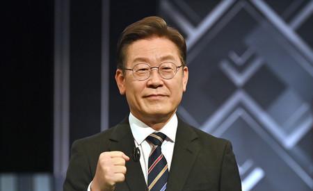 “明枪易躲，暗箭难防”，李在明已经不用再装下去了！李在明已经说出了他的行为准则