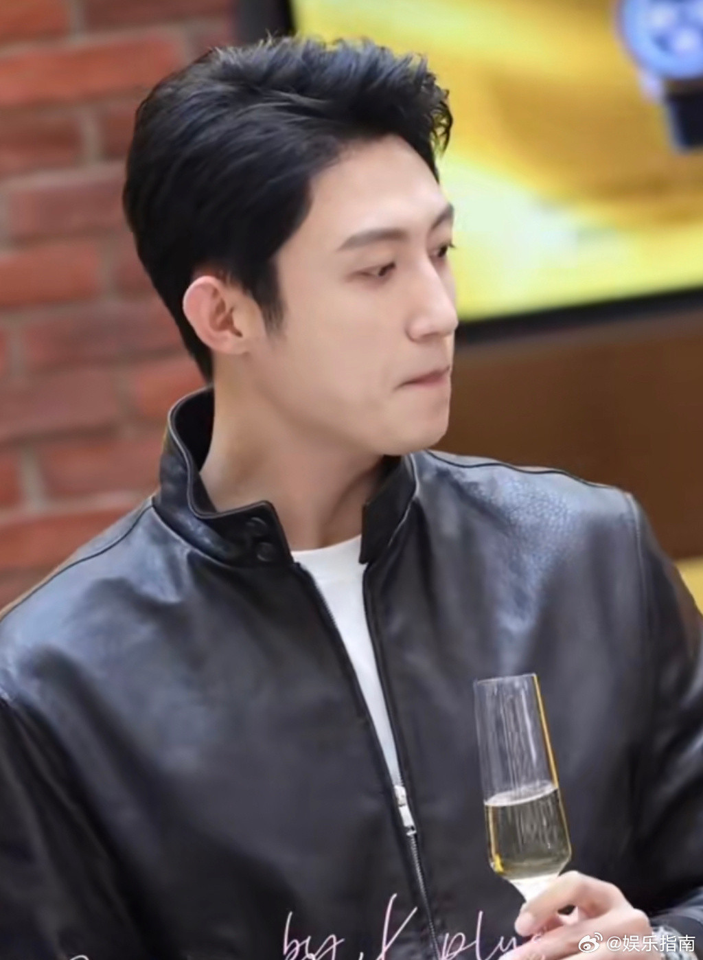 黄景瑜f1观赛现场直拍，行走的性张力荷尔蒙！