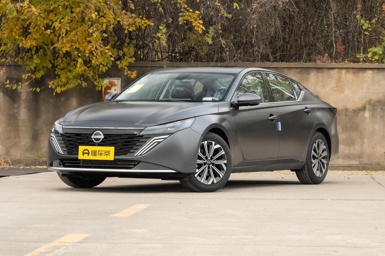 不知不觉，日产天籁已经降到了11.98万起，能抄底吗?最近逛车市真的惊到了，曾