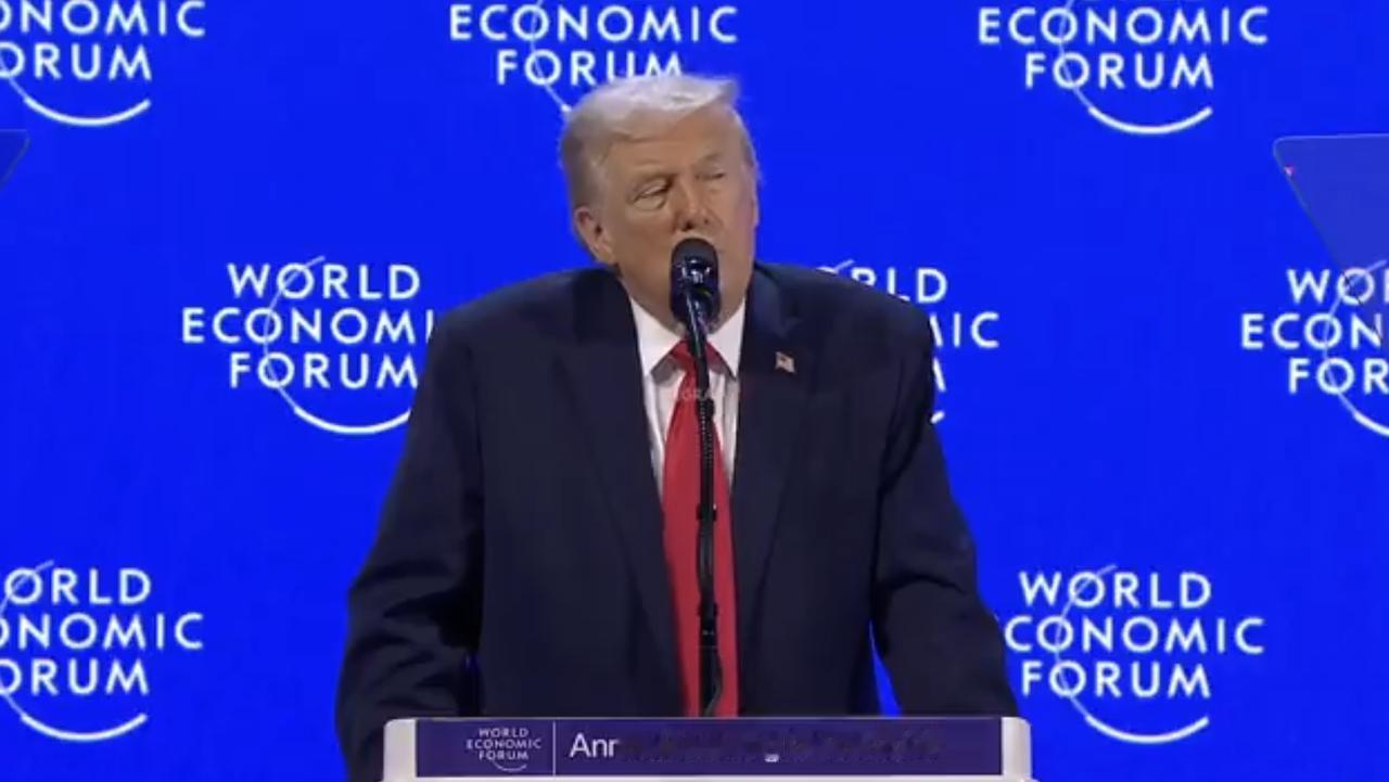 特朗普因空军一号故障，晚点抵达达沃斯论坛，并随后在论坛上发表演讲。特朗普谈格