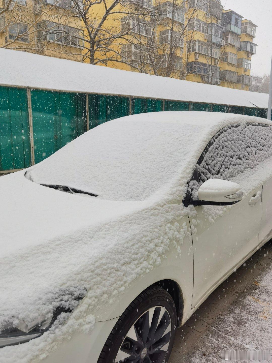 石家庄下雪了，还不小，比想象的晚了半天北京下雪