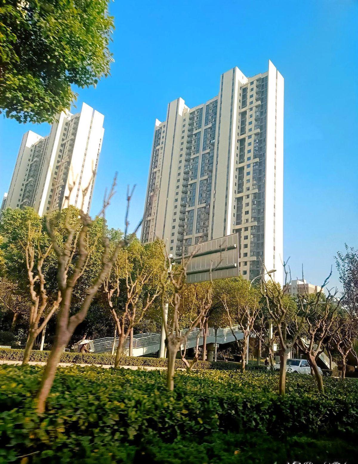 我是一名月嫂也是育婴师，我有一个难言之隐。每次去别人家接单子带小宝宝，我就便秘