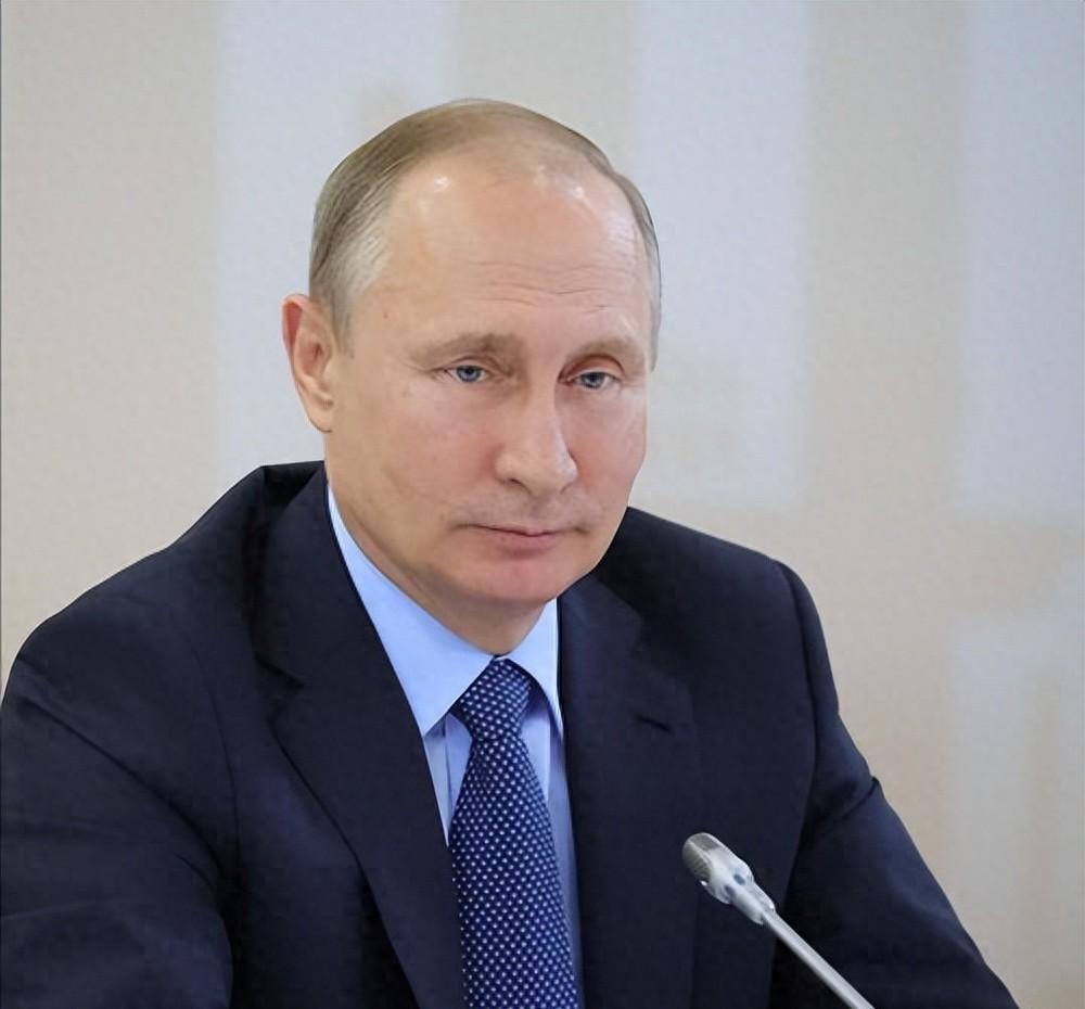 谁能想到，前一天还在叫嚣着“绝不妥协”的泽连斯基，一夜之间竟然彻底服软了！就在