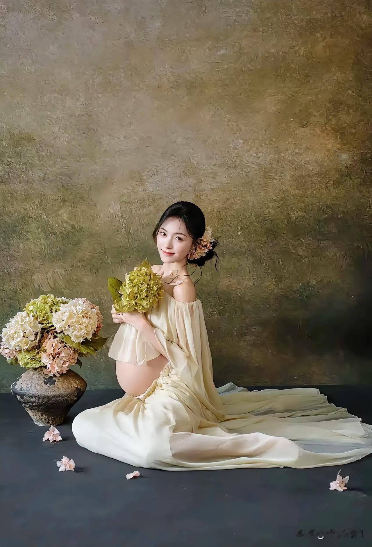 温柔花语，静谧韶光，与花共舞的优雅孕妇佳人淡雅鲜花花语大解读花语来治愈温柔