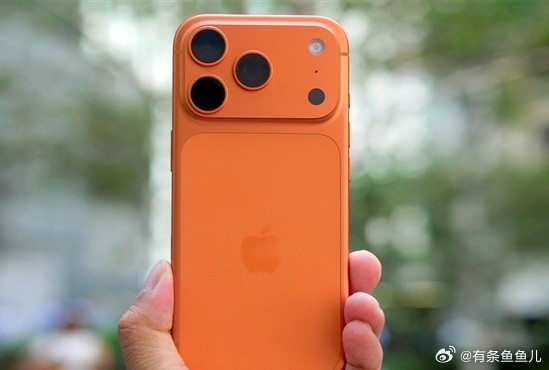 苹果最贵的iPhone，塞的是它家最差的存储芯片。iPhone18ProMax的1TB版换了一块更便