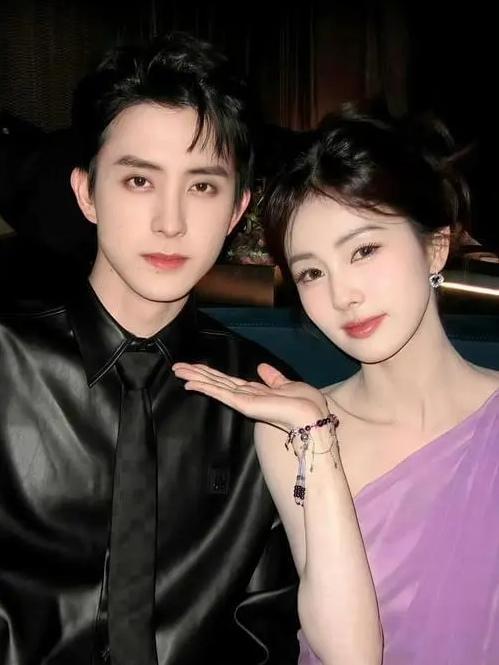 白鹿、敖瑞鹏《白月梵星》互动，竟比首播还热闹两人主演的《白月梵星》开播一周年