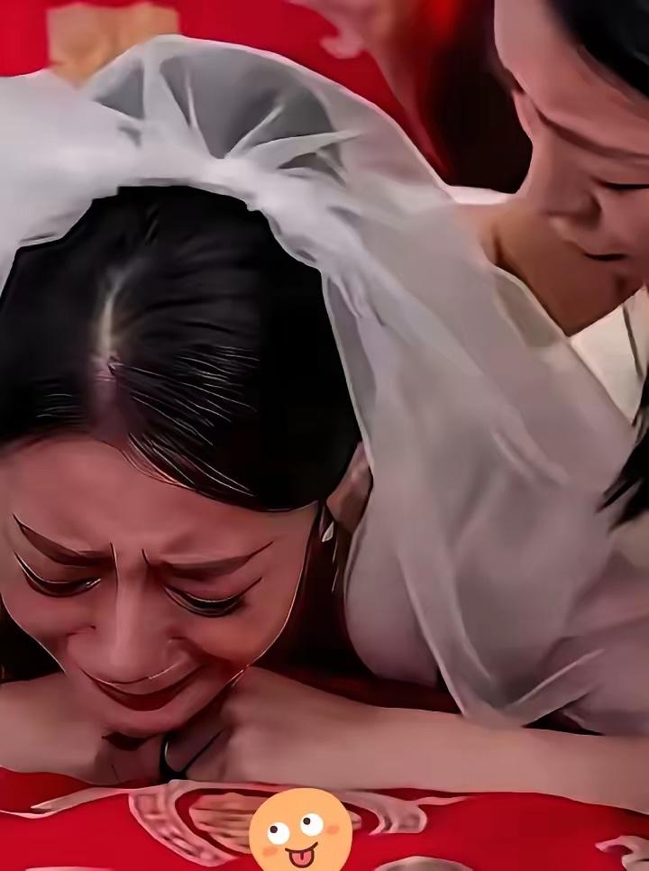 这个女孩也真的是拎不清，第二天都要结婚了，结果还偷偷的跑出去，跟自己的前男友待了