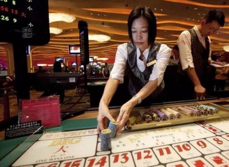 逛遍澳门才知，“性感荷官在线发牌”都是骗人的。去澳门之前，你一定在网上见过那