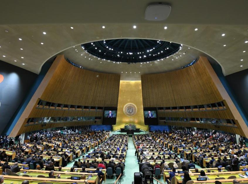 中方投出的反对票没扭转局面，美国干脆弃权不站队，俄罗斯也没能拦住表决势头，联合国
