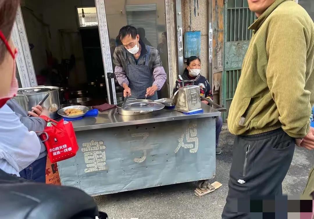 济南文旅，泼天的富贵，就这么溜走了。现在好了，人家“六块抹布”大叔走了。事