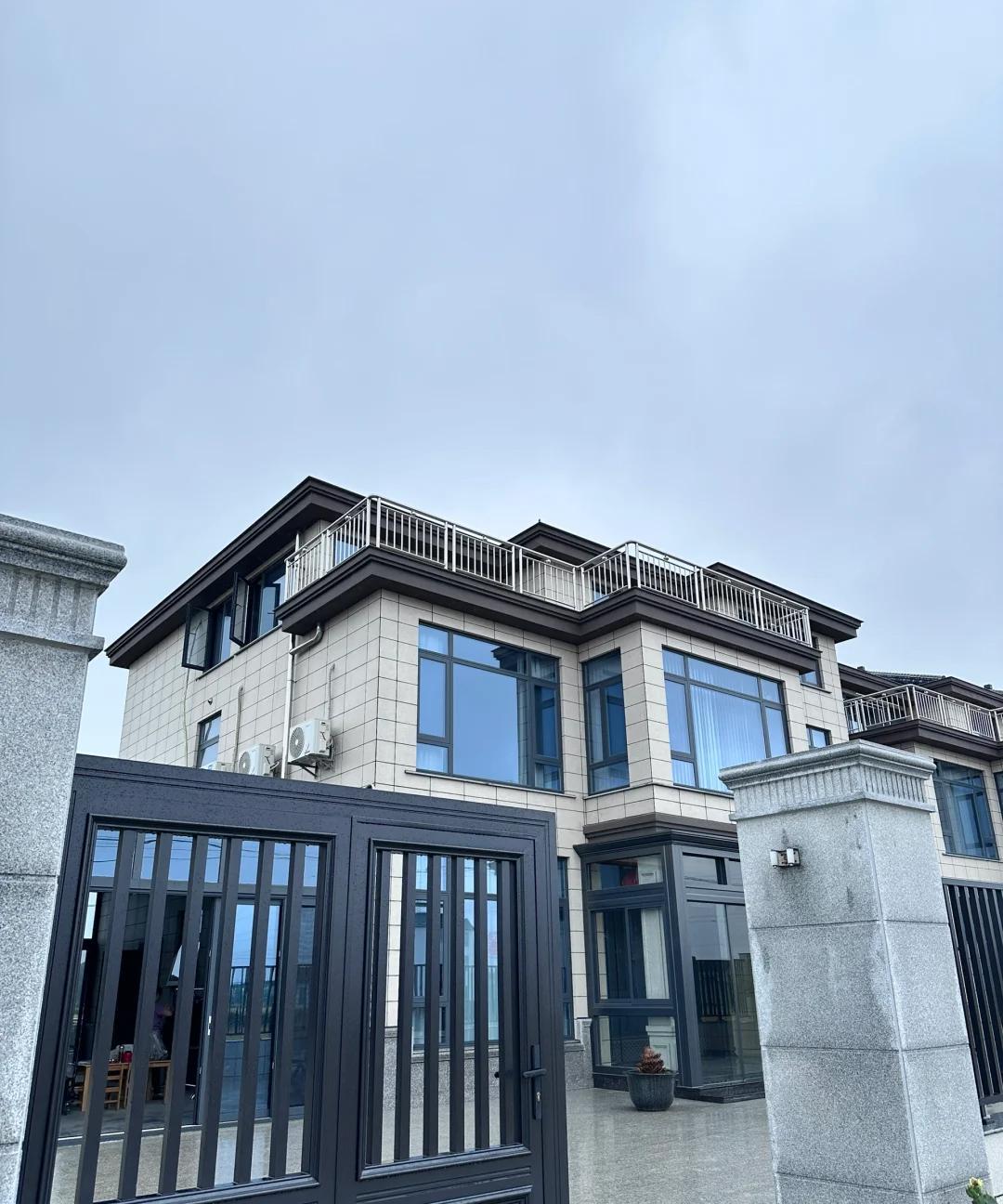 回农村房子建好了，花费140w，22年年初拆除老房，24年年底入住，历时2