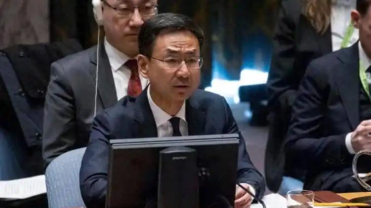 中国换上新打法,对美国火力全开,联合国总部搬离纽约还真有可能
