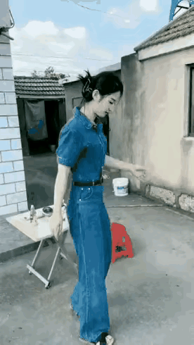 姑娘，你确定这样不会挨棍子吗？[捂脸哭]