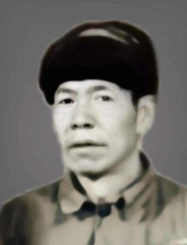 1955年冬，抗战英雄肖万世，爱上地主家18岁女儿。上门提亲时，地主怒吼：“想娶