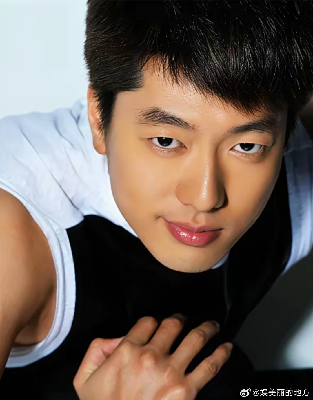 说实话，单纯善良的人不适合进入演艺圈啊！潘粤明、凌潇肃就是典型的例子潘粤明来自书