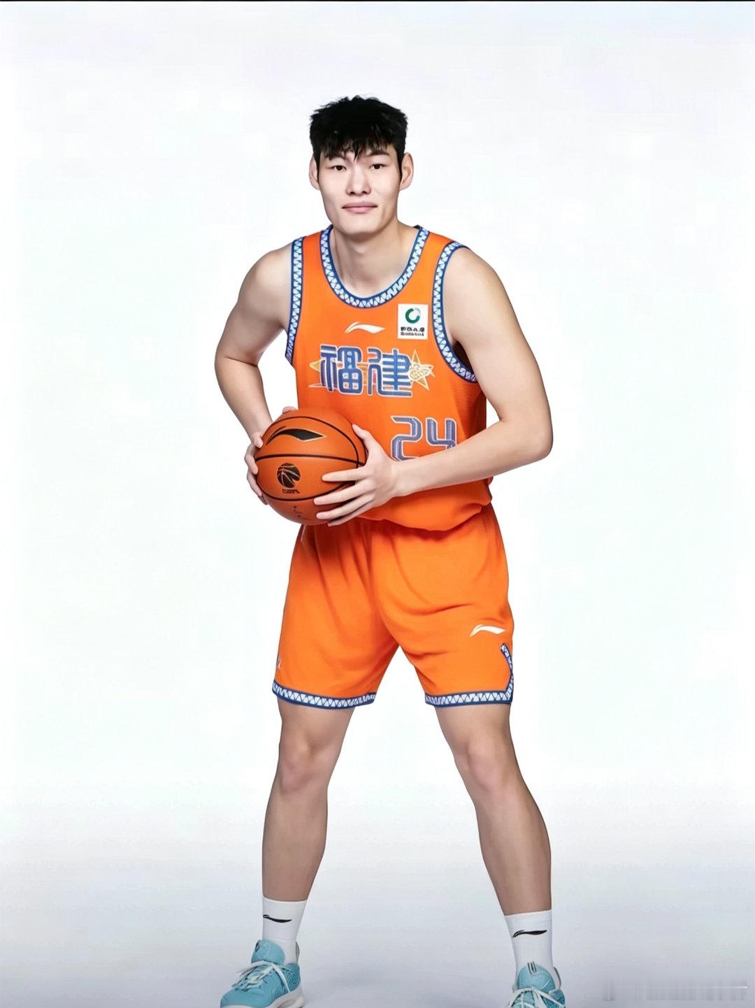 非常稳！广东男篮小陈总真的闷声干大事！重金拿下福建内线小将刘李补强广东内线。国青